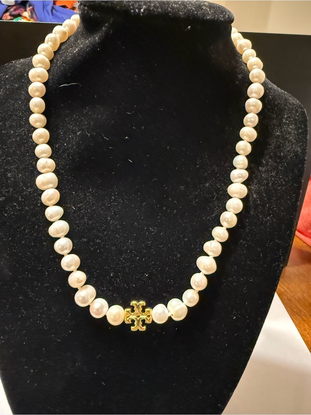 New Tory Burch MOONDANCE PEARL NECKLACE Gold Tone and Cream color Logo Dust Bag